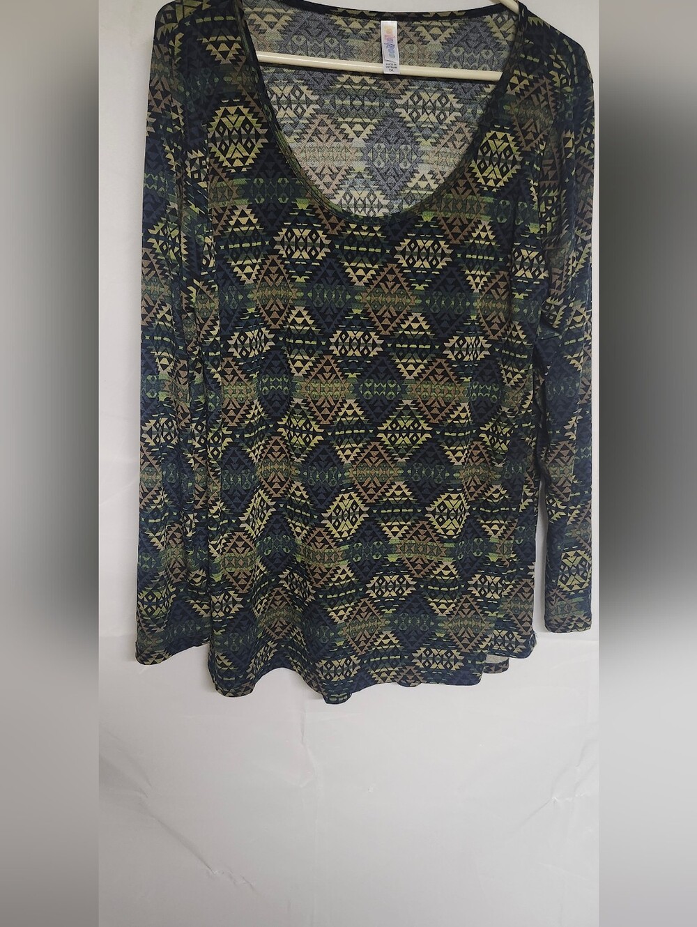 LuLaRoe Long Sleeve Scoop Neck Top in Green and Black Geometric Print
